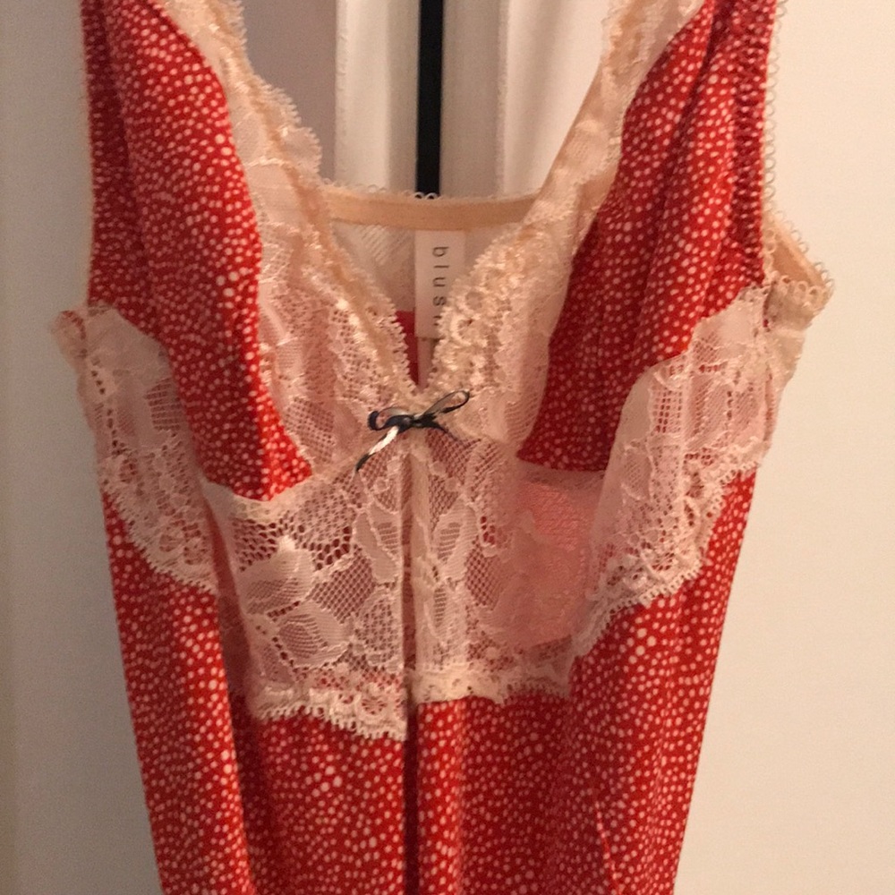 Lingerie - Picture 2 of 3